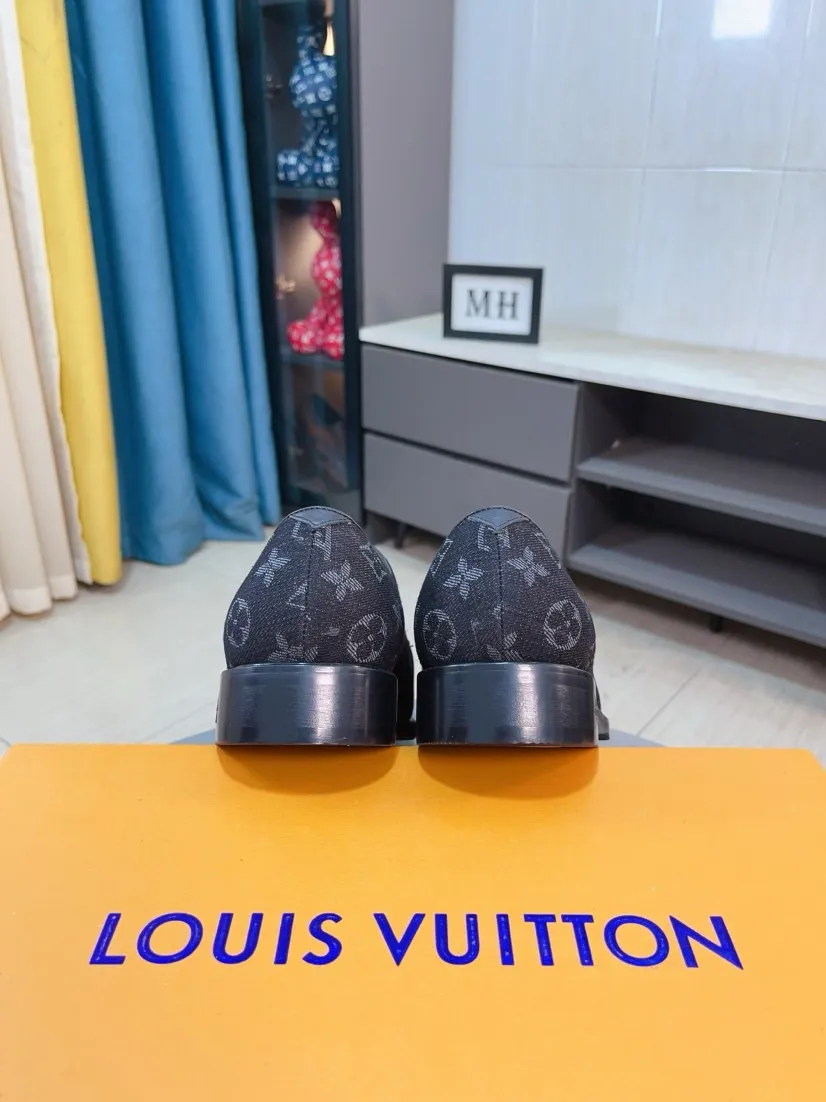 Ex-factory price 720🌹🌹High version [LV] Louis Vuitton's popular casual leather shoes🎖Fashionable and elegant🎖🎖Material: Original imported open-edge beaded cowhide, washed cowhide leather lining, original open-molded rubber outsole, high-end and classy, ​​elegant quality, instantly transforming into a handsome man ❤❤Standard\nNumber: 38-44